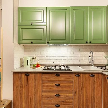 Veli Group Apartment Near White Bridge ° Kutaisi Bagian luar foto