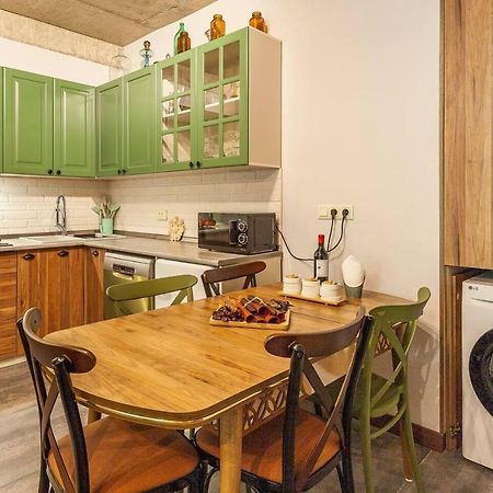 Veli Group Apartment Near White Bridge ° Kutaisi Bagian luar foto