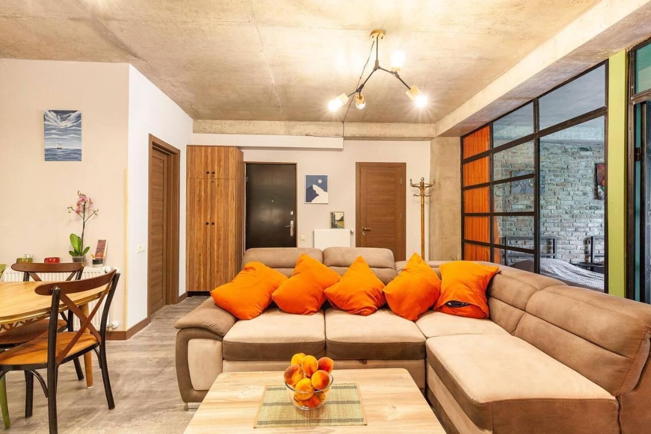 Veli Group Apartment Near White Bridge ° Kutaisi Bagian luar foto