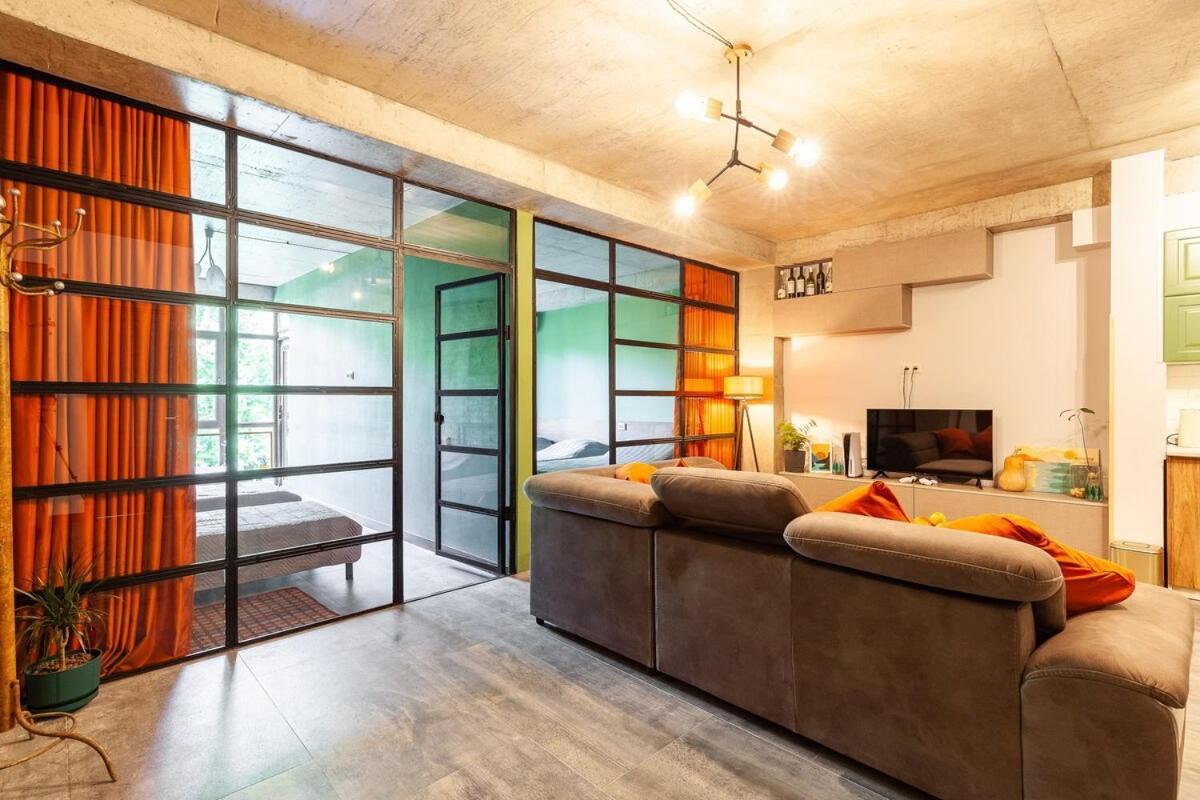 Veli Group Apartment Near White Bridge ° Kutaisi Bagian luar foto