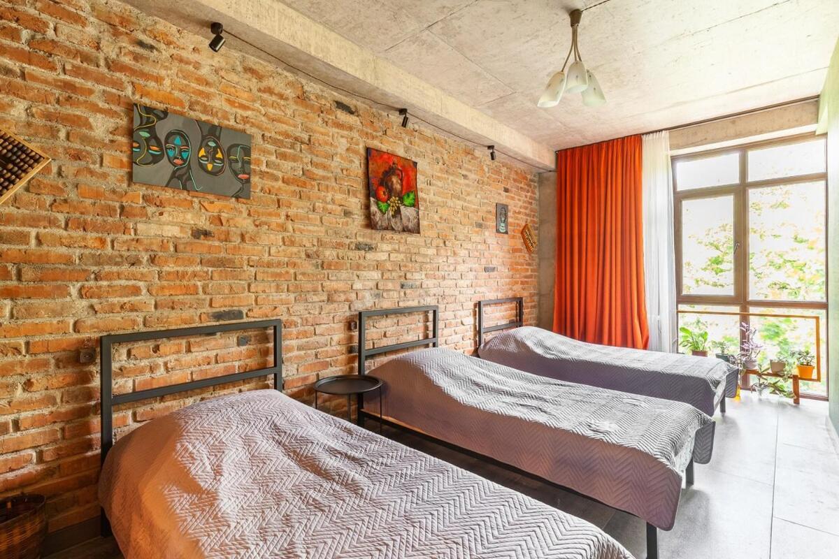 Veli Group Apartment Near White Bridge ° Kutaisi Bagian luar foto