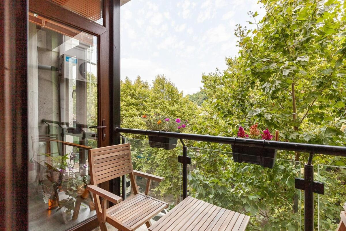 Veli Group Apartment Near White Bridge ° Kutaisi Bagian luar foto