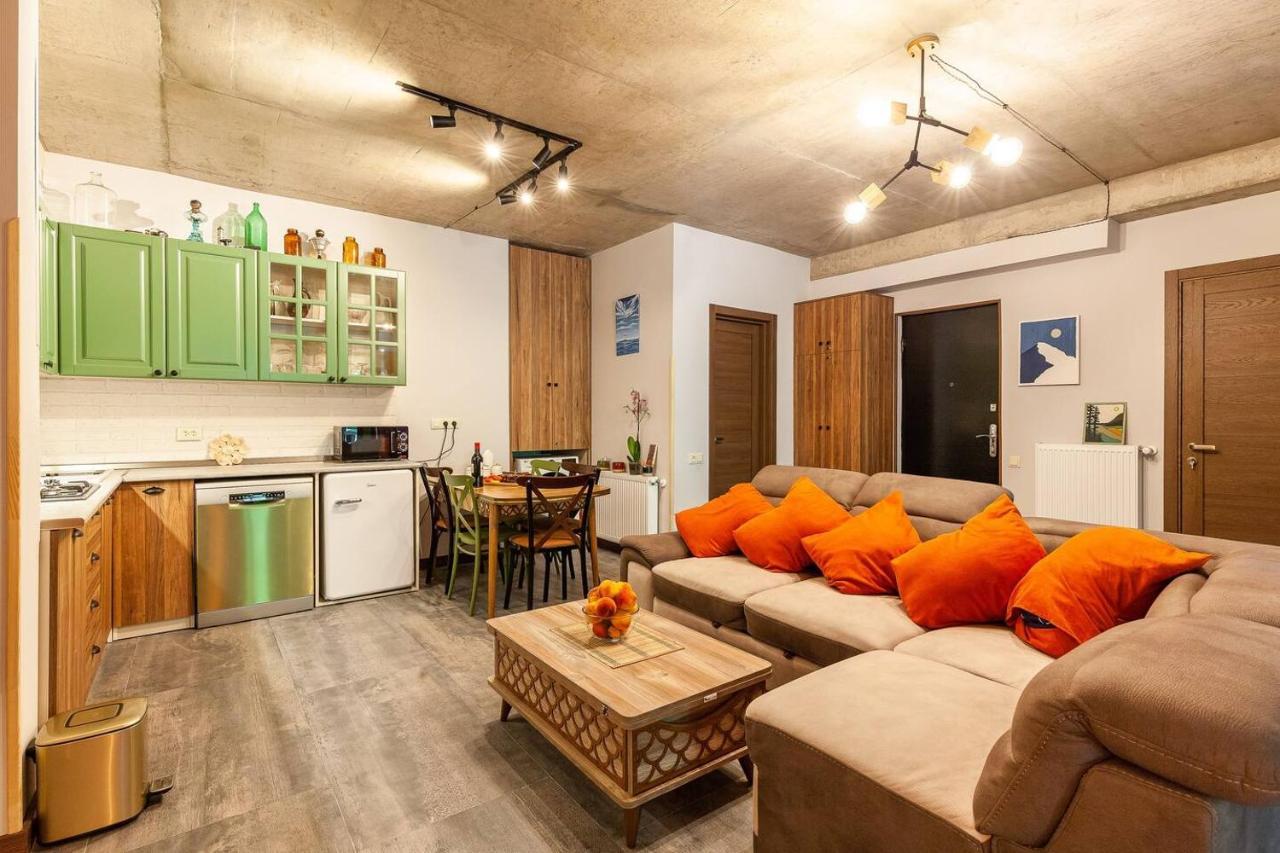Veli Group Apartment Near White Bridge ° Kutaisi Bagian luar foto