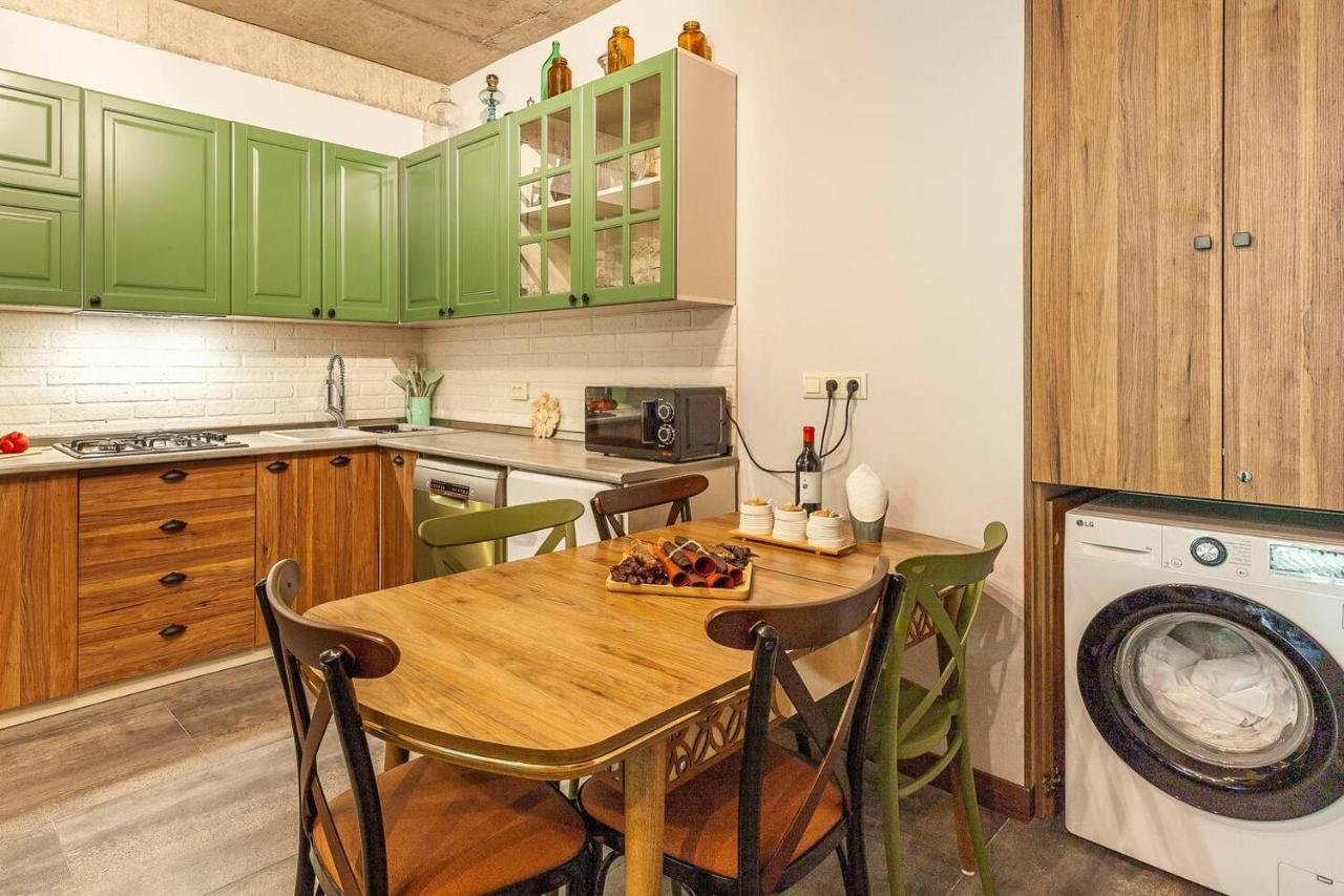 Veli Group Apartment Near White Bridge ° Kutaisi Bagian luar foto