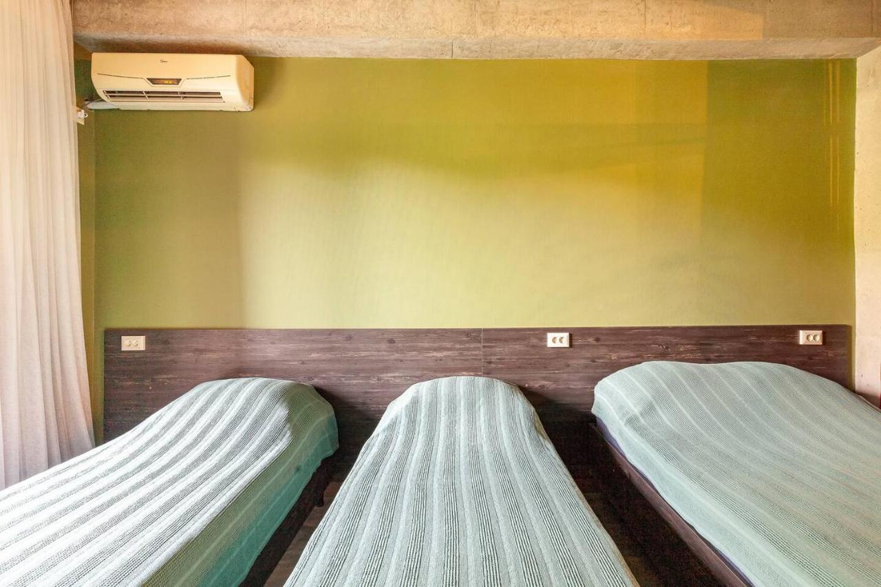 Veli Group Apartment Near White Bridge ° Kutaisi Bagian luar foto