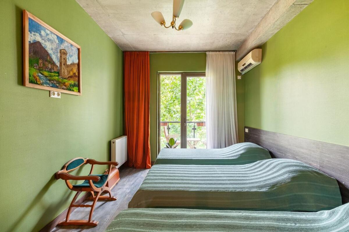 Veli Group Apartment Near White Bridge ° Kutaisi Bagian luar foto