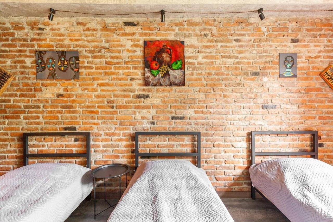 Veli Group Apartment Near White Bridge ° Kutaisi Bagian luar foto