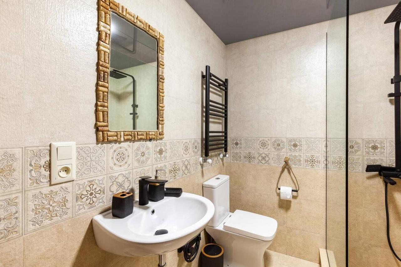 Veli Group Apartment Near White Bridge ° Kutaisi Bagian luar foto