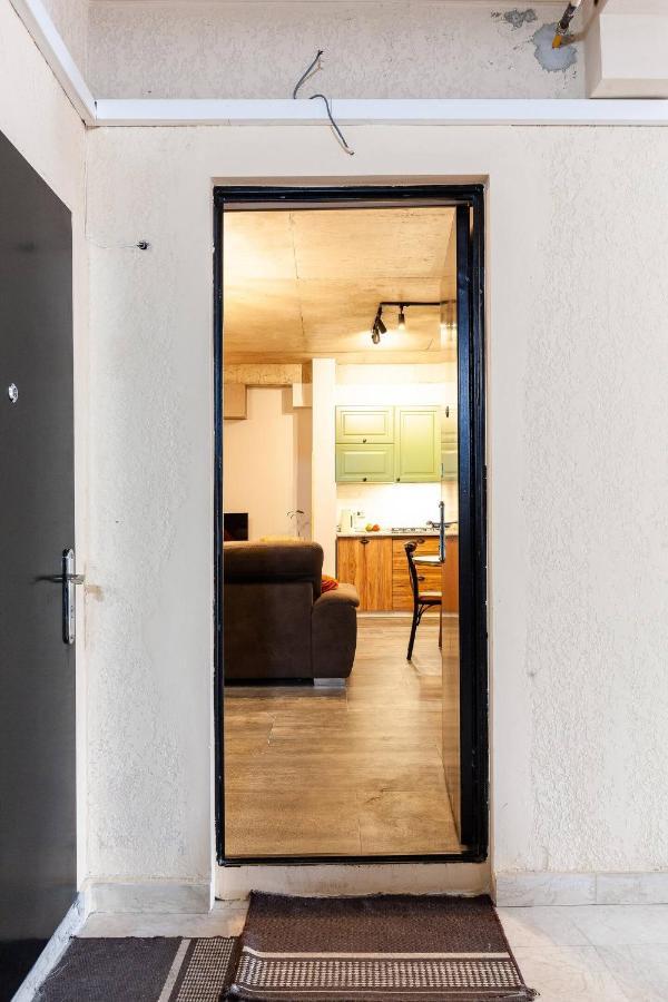 Veli Group Apartment Near White Bridge ° Kutaisi Bagian luar foto