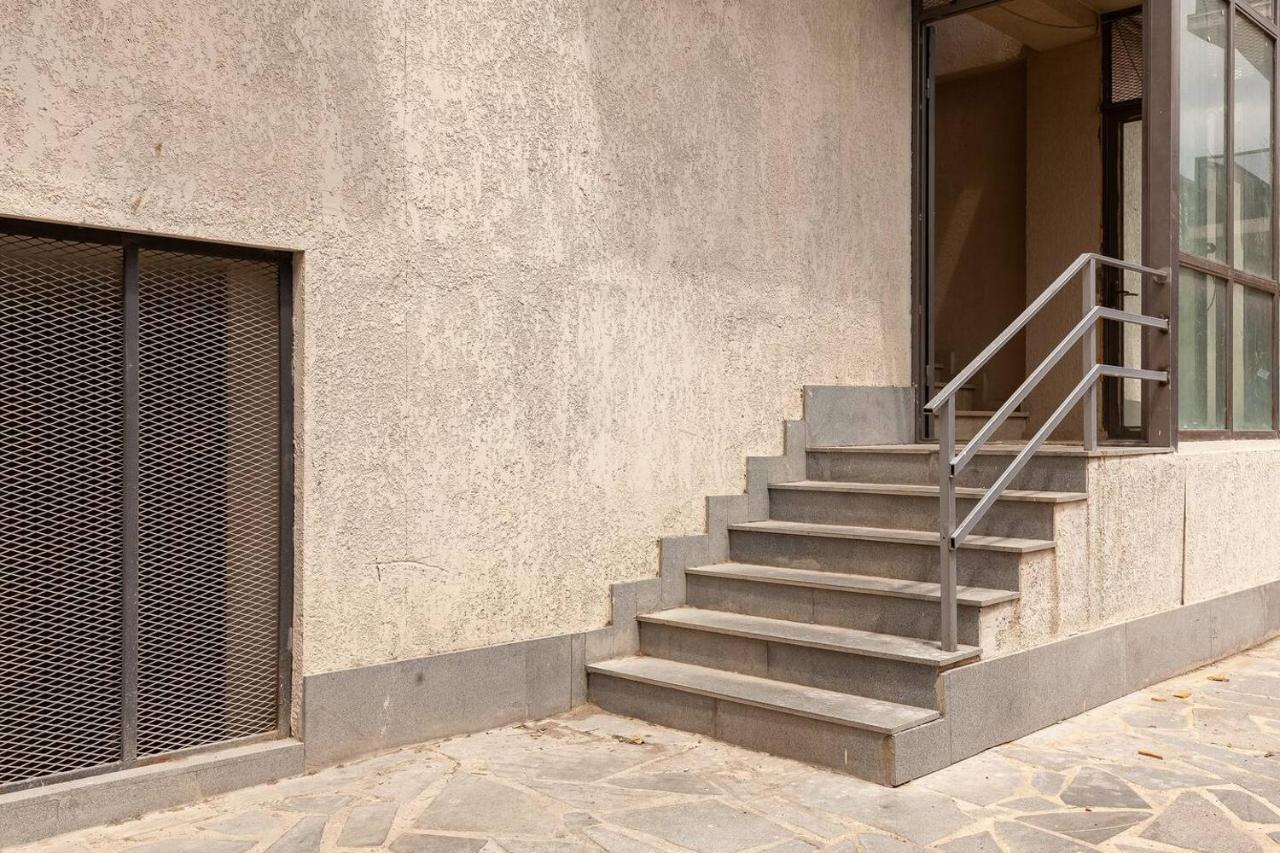 Veli Group Apartment Near White Bridge ° Kutaisi Bagian luar foto